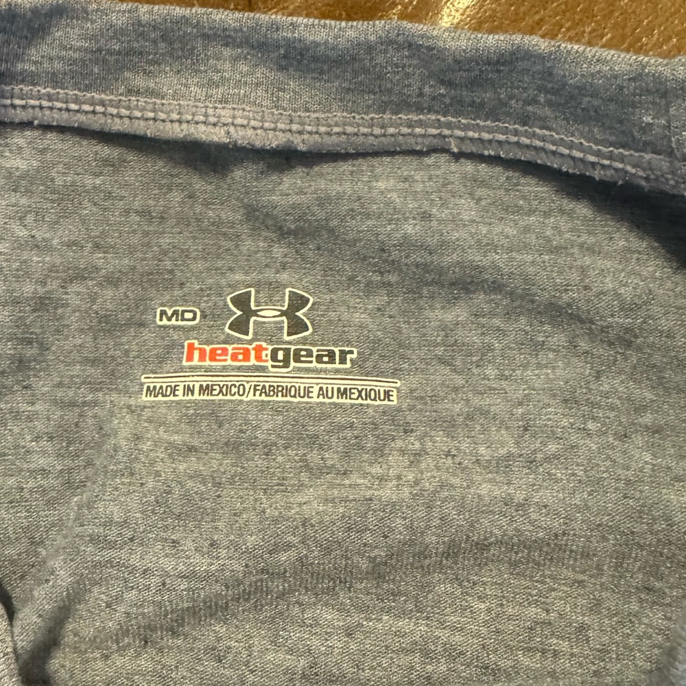Under Armour grey LS power in pink women’s shirt. Cancer awareness. 🩷🩷 - Picture 5 of 6